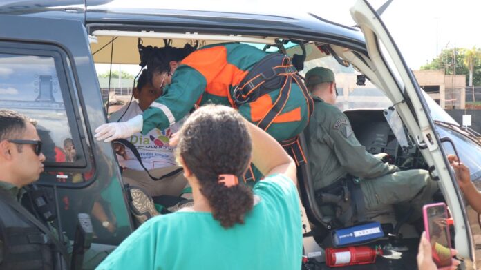 Com uso de helicóptero, HRMS e Sejusp auxiliam treinamento de Com uso de helicóptero, HRMS e Sejusp auxiliam treinamento de hospital da Capital