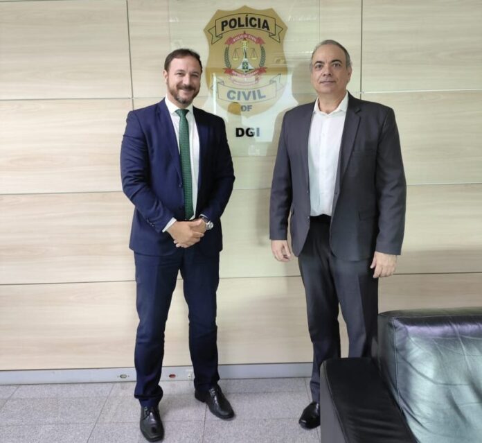 Coordenador do Departamento de Inteligência da Polícia Civil de MS Coordenador do Departamento de Inteligência da Polícia Civil de MS visita a Sede da Delegacia-Geral do Distrito Federal para Troca de Experiências