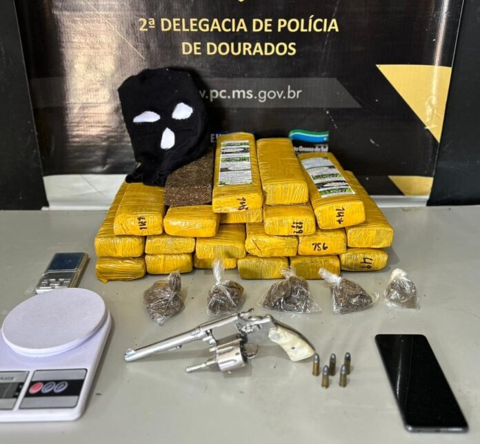 Foragido da justiça é preso pela Polícia Civil, com drogas Foragido da justiça é preso pela Polícia Civil, com drogas e arma de fogo em Dourados