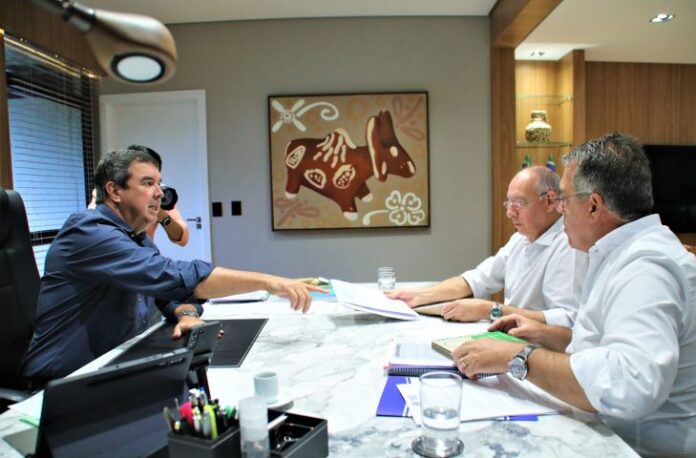 Governador garante mais de R$ 30 milhões para pavimentar bairros Governador garante mais de R$ 30 milhões para pavimentar bairros em Ponta Porã