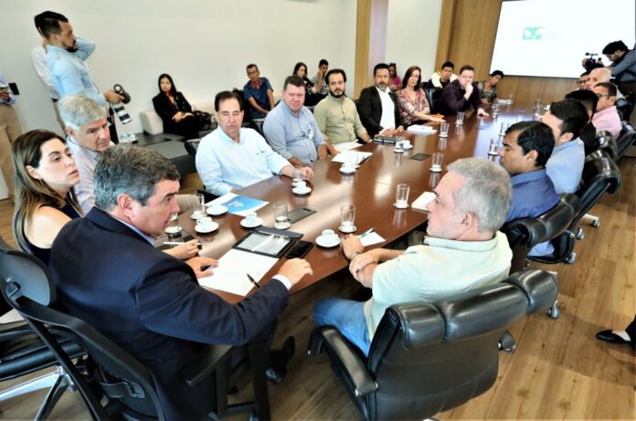 Governo de MS e representantes indígenas discutem soluções para abastecimento Governo de MS e representantes indígenas discutem soluções para abastecimento de água em aldeias