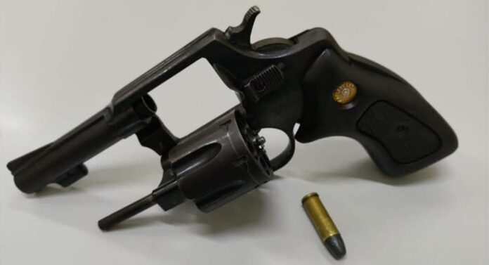 Homem é preso pela Polícia Civil, por porte ilegal de arma de fogo