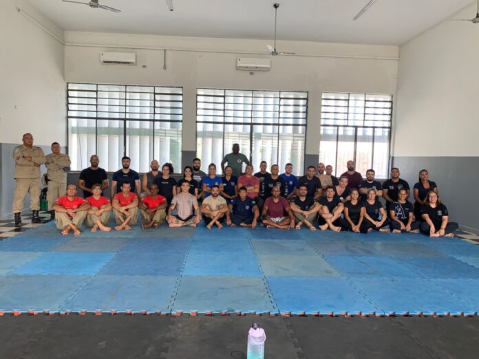 Polícia Civil, Polícia Científica e demais forças de segurança estaduais, Polícia Civil, Polícia Científica e demais forças de segurança estaduais, federais e municipais participam de instrução de defesa pessoal na cidade de Corumbá