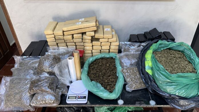 Polícia Civil fecha ponto de distribuição de drogas em Dourados Polícia Civil fecha ponto de distribuição de drogas em Dourados