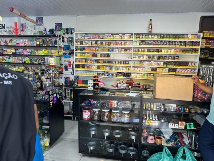 Proprietário de tabacaria é preso pela Polícia Civil por vender Proprietário de tabacaria é preso pela Polícia Civil por vender cigarro eletrônico