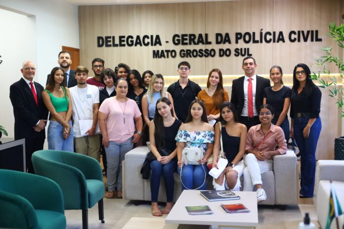 Acadêmicos de Direito visitam Delegacia-Geral da Polícia Civil Acadêmicos de Direito visitam Delegacia-Geral da Polícia Civil