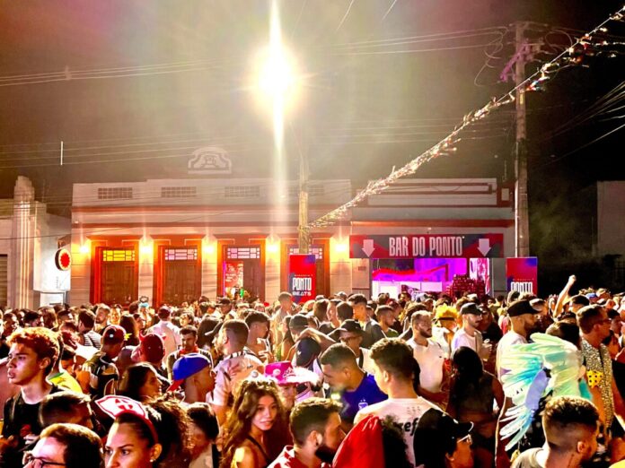 Agendão: Carnaval tem folia para todos os gostos, desfile das escolas de samba, Feira Bolívia e Maiara e Maraísa