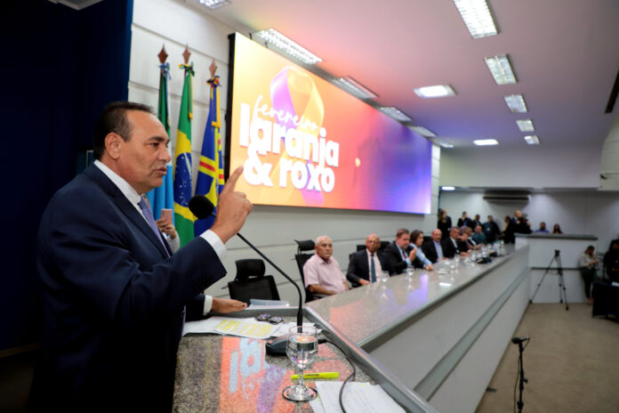 Carlão reafirma a independência do Poder Legislativo, com foco no Carlão reafirma a independência do Poder Legislativo, com foco no trabalho pelos munícipes, para resolver os problemas da cidade