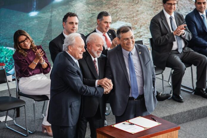 Delegado-Geral da Polícia Civil do Mato Grosso do Sul e Delegado-Geral da Polícia Civil do Mato Grosso do Sul e presidente do Conselho Nacional dos Chefes de Polícia – CONCPC participa da posse do novo ministro da Justiça e Segurança Pública