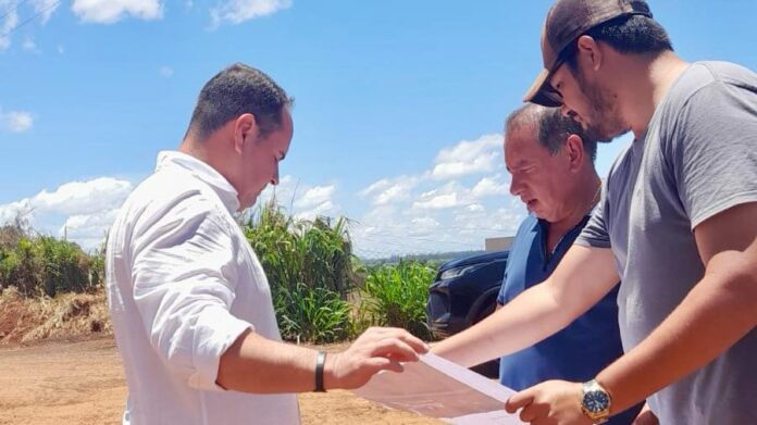 Gerson discute projetos de reforma do estádio e asfalto ao Gerson discute projetos  de reforma do estádio e asfalto ao frigorífico em Sidrolândia