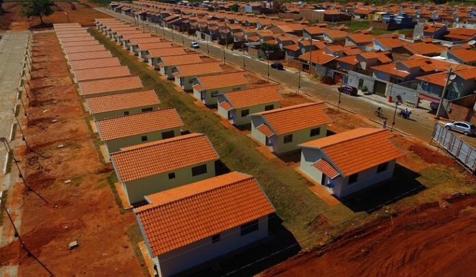 Governo de MS amplia subsídios para beneficiar famílias com a Governo de MS amplia subsídios para beneficiar famílias com a casa própria