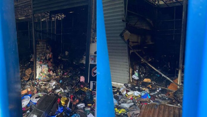 Incêndio destrói camelódromos e explosão de celular na tomada pode Incêndio destrói camelódromos e explosão de celular na tomada pode ter provocado chamas