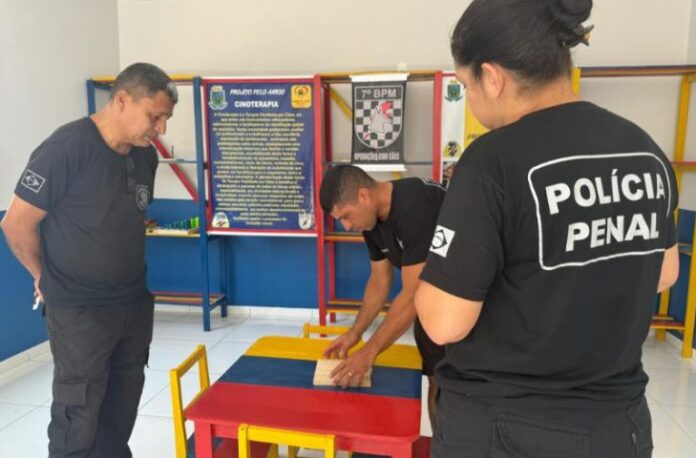 Móveis confeccionados em presídio de Aquidauana são doados a projeto de assistência infantil