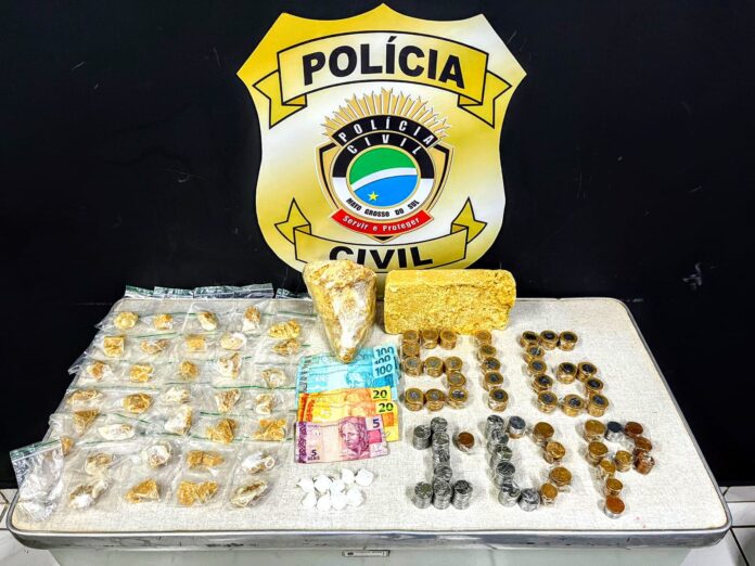 Mulher é presa por tráfico de drogas em Naviraí Mulher é presa por tráfico de drogas em Naviraí