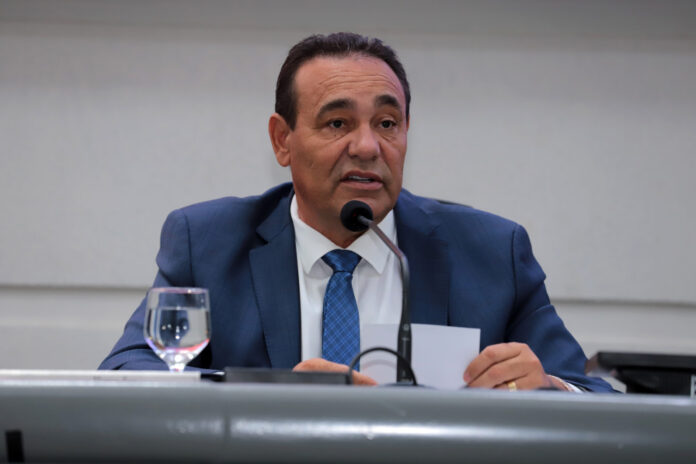 Na primeira sessão ordinária da Câmara, Carlão destaca que a Na primeira sessão ordinária da Câmara, Carlão destaca que a Tribuna da Casa está aberta a todas as categorias e setores da sociedade