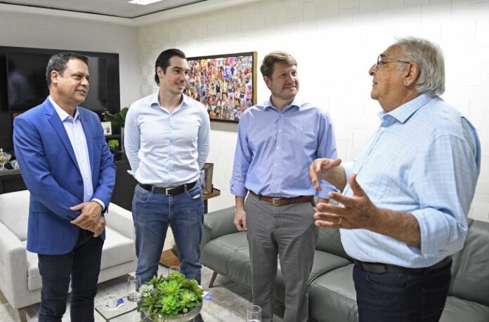 Para ampliar diálogo e parcerias, secretários visitam presidente do TCE-MS Para ampliar diálogo e parcerias, secretários visitam presidente do TCE-MS