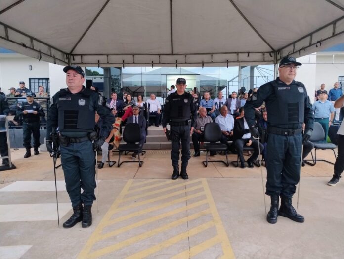 Passagem de Comando do 5º BPM: Renovação e Compromisso com Passagem de Comando do 5º BPM: Renovação e Compromisso com a Segurança