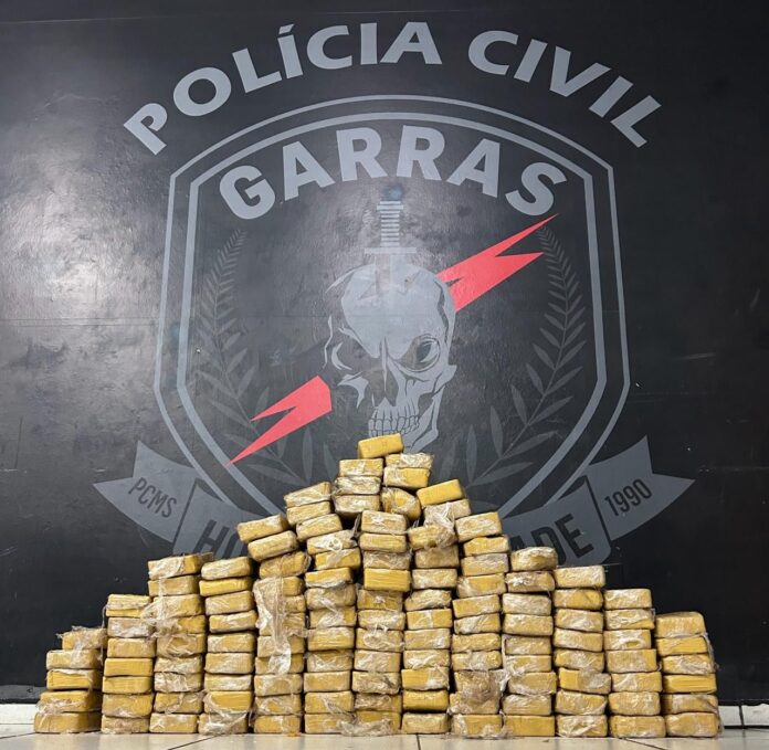 Polícia Civil apreende 126 kgs de substância entorpecente análoga a Polícia Civil apreende 126 kgs de substância entorpecente análoga a pasta base de cocaína escondidas em veículo, destinada ao tráfico de drogas em São Paulo, na cidade de Campo Grande