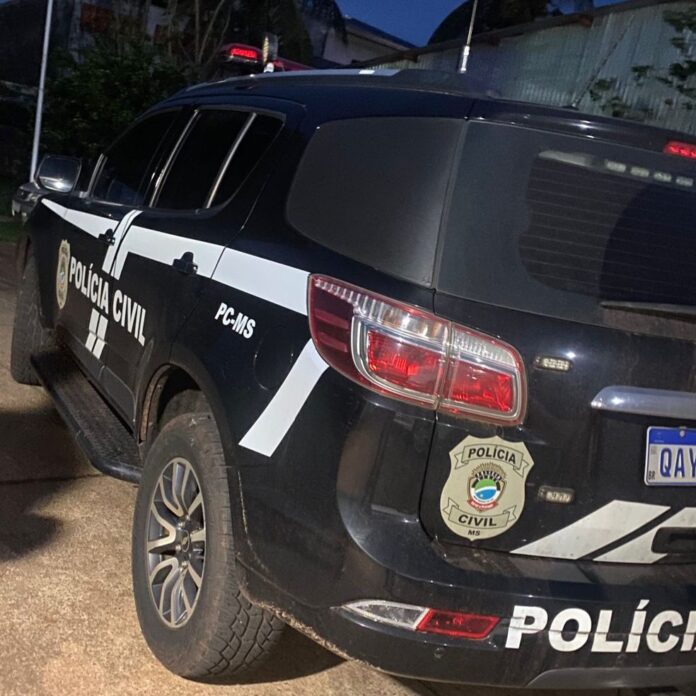 Polícia Civil apreende celular, simulacro, espingarda e indicia investigado por crime sexual e ameaça contra criança, em Vicentina