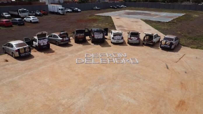 Polícia Civil apreende, em Ponta Porã, nove veículos carregados de cigarros contrabandeados
