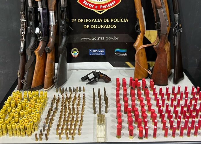 Polícia Civil cumpre mandados de busca em investigação que apura Polícia Civil cumpre mandados de busca em investigação que apura fraudes no comércio de grãos– armas, munições e documentos são apreendidos e três são presos em flagrante em Dourados