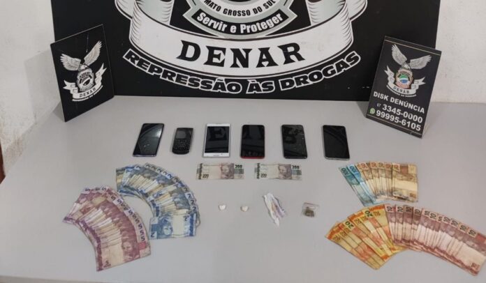 Polícia Civil fecha ponto de venda de drogas na Vila Polícia Civil fecha ponto de venda de drogas na Vila Carvalho pela segunda vez em menos de dois meses, em Campo Grande