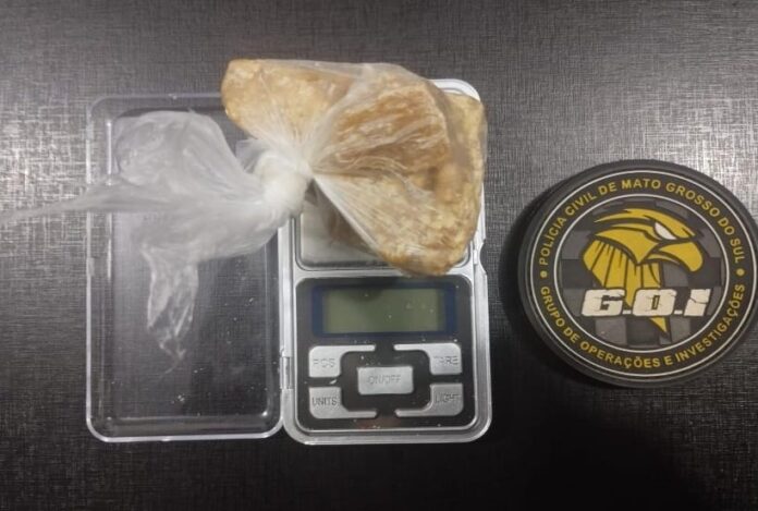 Polícia Civil prende homem por tráfico de drogas e falsa identidade e apreende adolescente por ato infracional equivalente ao tráfico