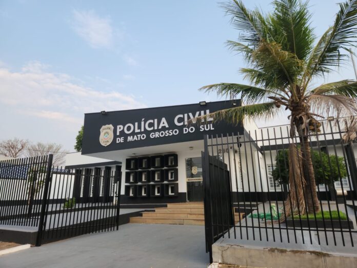 Após agredir a esposa, homem é preso juntamente com a Após agredir a esposa, homem é preso juntamente com a amante em Coxim