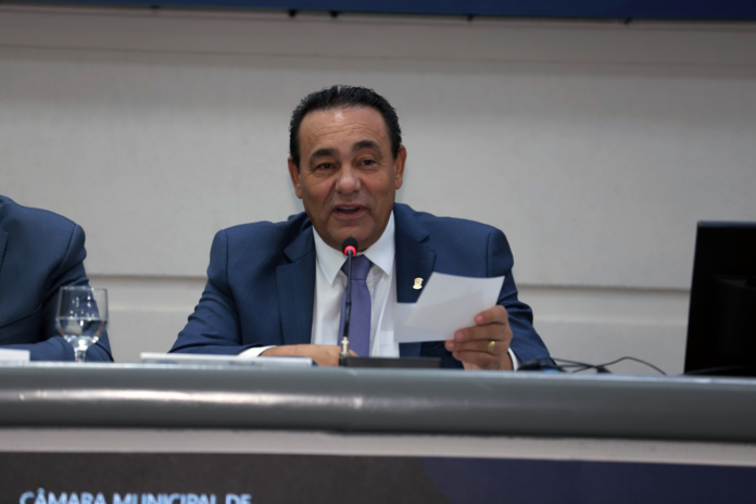 Aprovado PL do Carlão sobre identificação histórica com QR Code Aprovado PL do Carlão sobre identificação histórica com QR Code nas placas de logradouros, obras, serviços e monumentos públicos