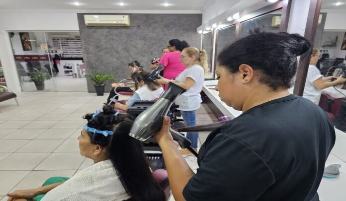 Autocuidado: serviços de salão de beleza apresentam variação de até 608% na Capital