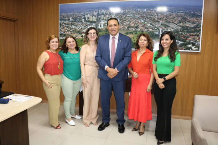 Carlão recebe integrantes do Fórum pela Paridade Política das Mulheres Carlão recebe integrantes do Fórum pela Paridade Política das Mulheres e se compromete a apoiar “Congresso sobre Igualdade, Paridade e Democracia”