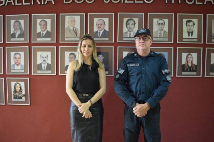 Comandante do 5º BPM visita juíza em Coxim para fortalecer Comandante do 5º BPM visita juíza em Coxim para fortalecer parcerias e discutir segurança