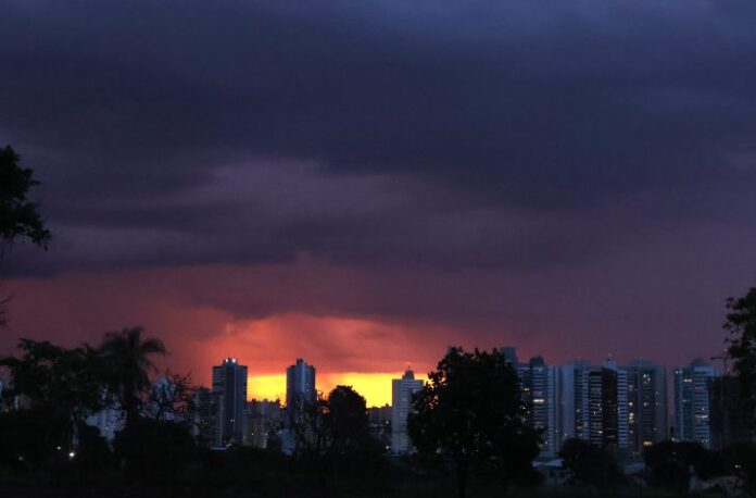 Domingo de sol e nebulosidade tem maior probabilidade de chuvas Domingo de sol e nebulosidade tem maior probabilidade de chuvas que dias anteriores