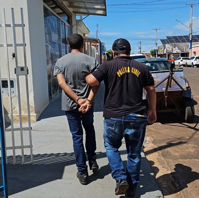 Foragido da Bahia é preso pela Polícia Civil em Inocência Foragido da Bahia é preso pela Polícia Civil em Inocência