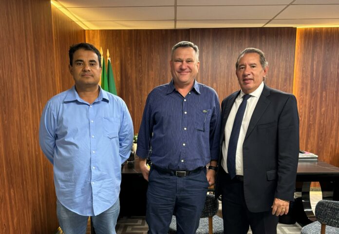 Gerente da JBS pede apoio de Gerson para implantação de Gerente da JBS pede apoio de Gerson para implantação de rotatória na BR-060