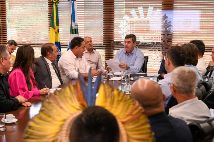 Governo de MS investe na melhoria na infraestrutura em Dois Governo de MS investe na melhoria na infraestrutura em Dois Irmãos do Buriti e praça no distrito de Palmeiras