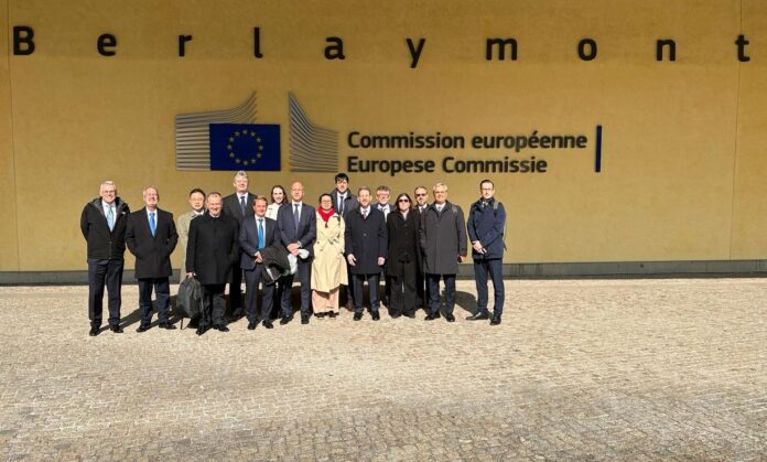 Governo e Reflore apresentam panorama do setor florestal de MS Governo e Reflore apresentam panorama do setor florestal de MS a representantes da União Europeia