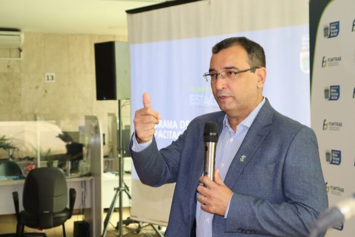 Governo vai encaminhar egressos do programa de estágio ao mercado de trabalho