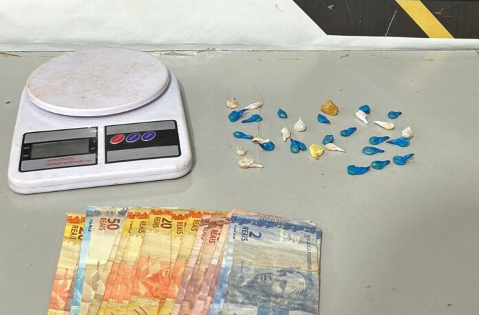 Homem é preso em flagrante por tráfico de drogas em Homem é preso em flagrante por tráfico de drogas em Dourados