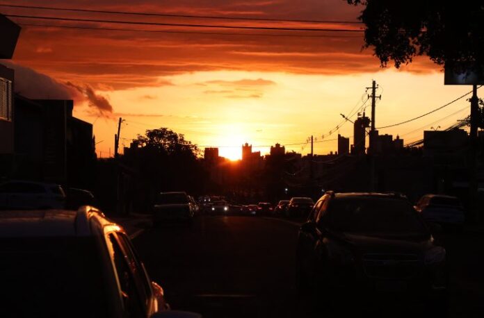Onda de calor segue no final de semana e sexta-feira é marcada por altas temperaturas