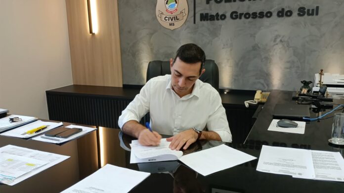 Polícia Civil assina termo de cooperação para ampliação da delegacia Polícia Civil assina termo de cooperação para ampliação da delegacia e criação da Sala Lilás de Juti