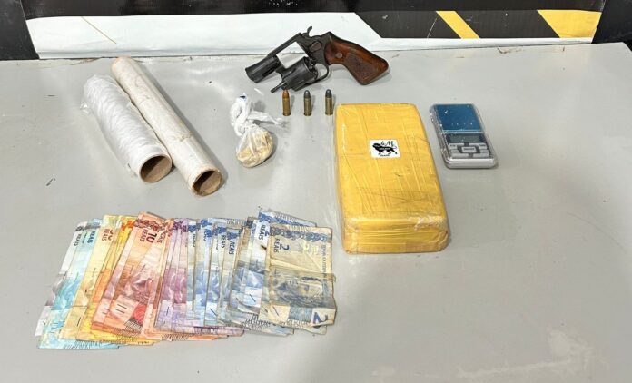 Polícia Civil prende homem em flagrante por tráfico de drogas e posse de arma de fogo na aldeia Jaguapiru em Dourados