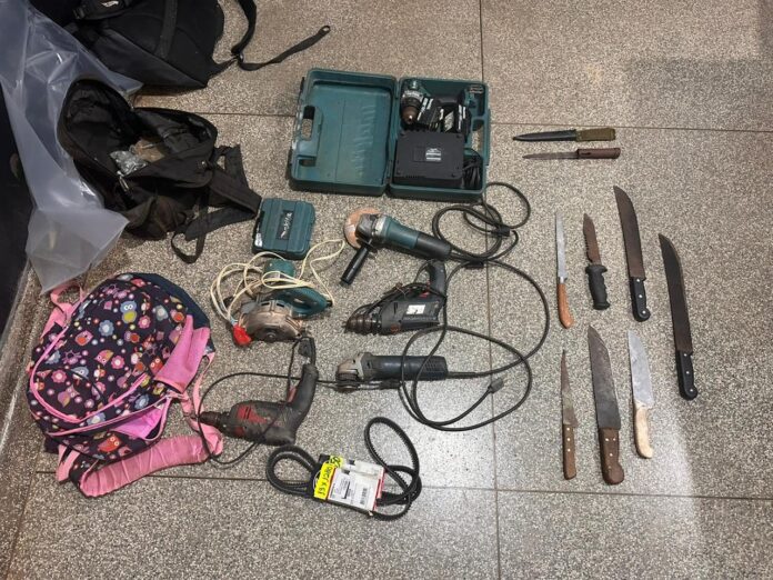 Polícia Civil prende três pessoas por tráfico de drogas, receptação e corrupção de menores, em Jardim