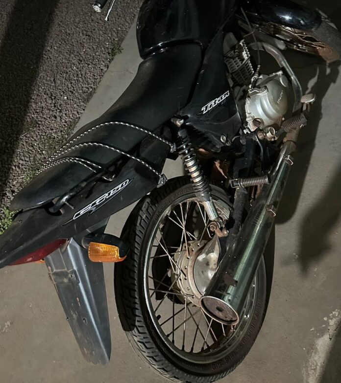 Polícia Civil recupera motocicleta furtada e prende receptadora em flagrante Polícia Civil recupera motocicleta furtada e prende receptadora em flagrante em Iguatemi