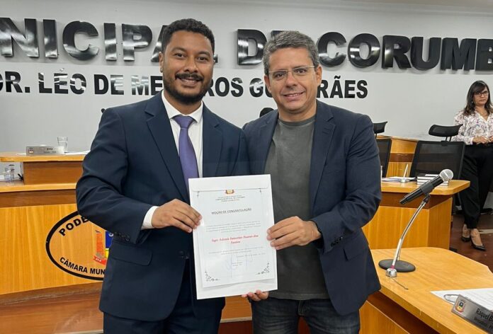 Policiais Civis de Corumbá recebem homenagem da Câmara Municipal Policiais Civis de Corumbá recebem homenagem da Câmara Municipal