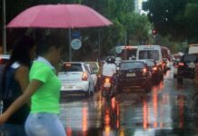 Avanço de frente fria muda o tempo e traz risco de chuvas fortes e ventos intensos em Mato Grosso do Sul nesta terça-feira Chuva acumulada pode ultrapassar 50mm em 24h, e guarda-chuvas é item obrigatório nesta terça