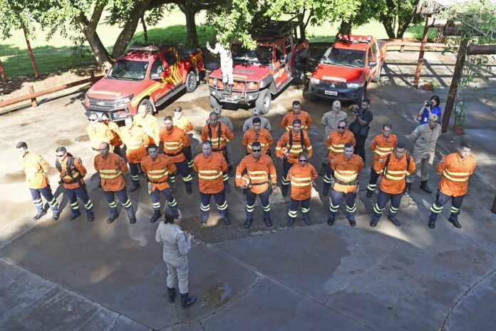 Com ações preventivas e bases avançadas, bombeiros de MS atuam no combate a incêndios florestais no Pantanal