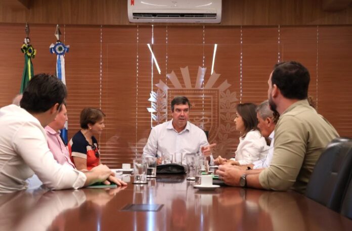 Demandas e projetos na Capital pautam reunião entre município e Demandas e projetos na Capital pautam reunião entre município e governo estadual