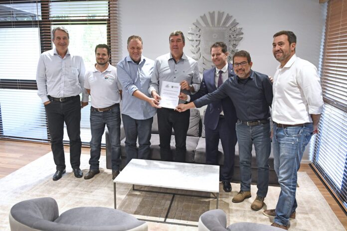 Governo de MS recebe projeto para melhoraria da produção leiteira Governo de MS recebe projeto para melhoraria da produção leiteira no Estado