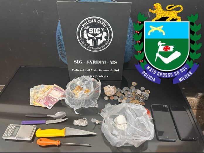 Operação conjunta entre as Polícias Civil e Militar resulta na Operação conjunta entre as Polícias Civil e Militar resulta na prisão de um casal por tráfico de drogas em Jardim